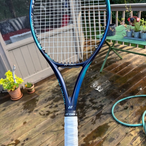 Yonex EZONE 100  Racket - 7th Generation - Picture 3 of 14
